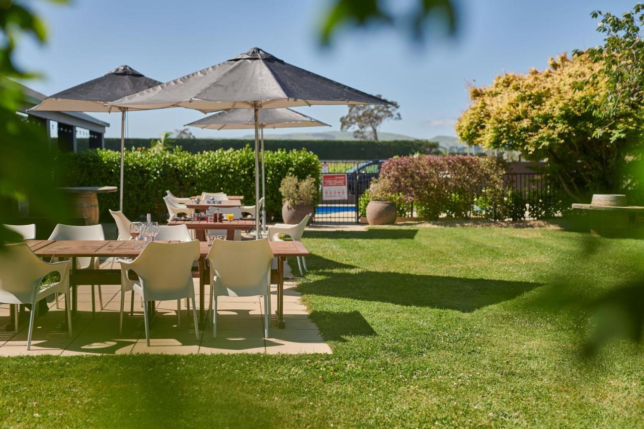 Parehua Resort Martinborough Exteriér fotografie The garden at the hotel