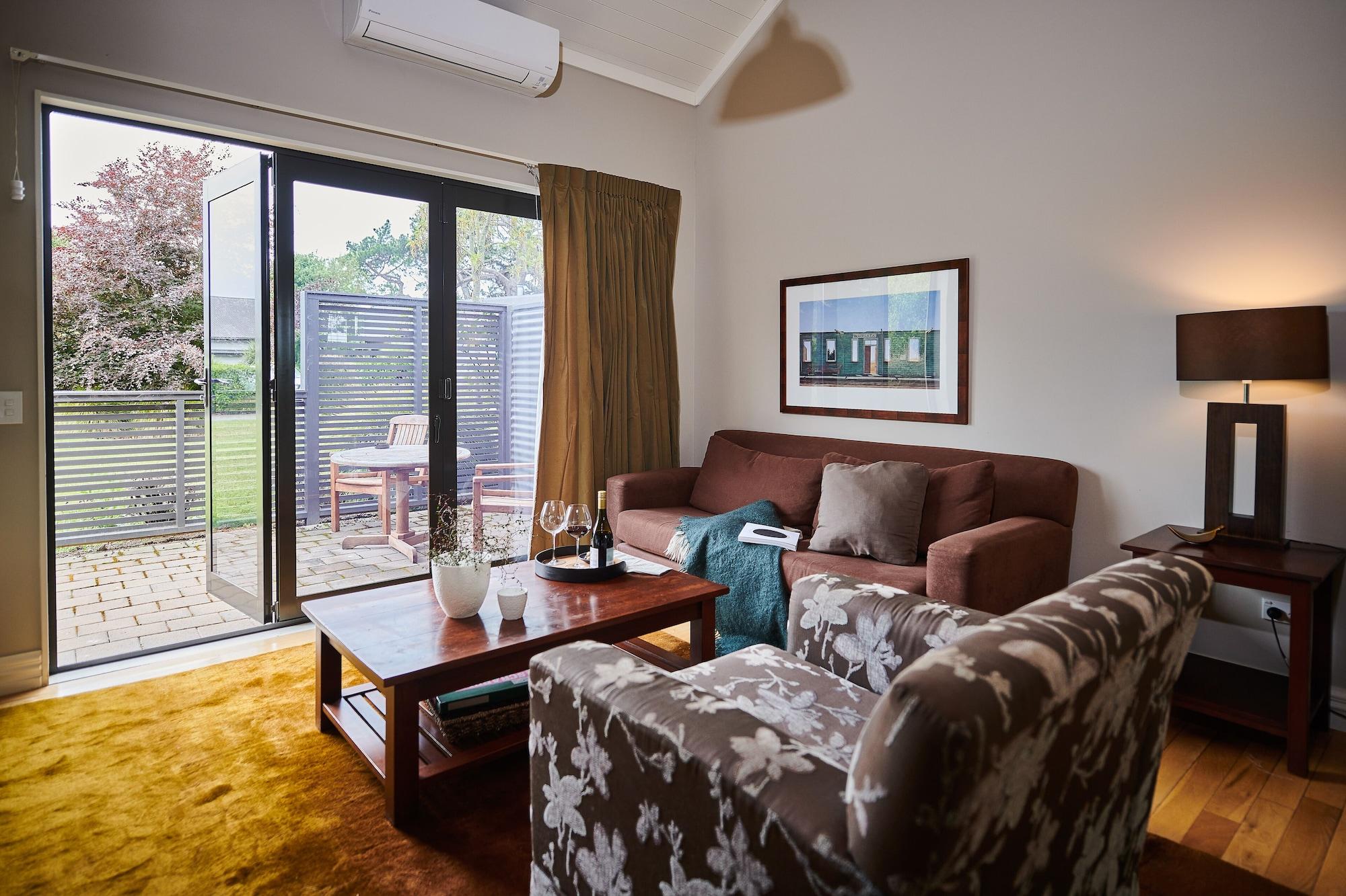 Parehua Resort Martinborough Exteriér fotografie A living room in a house