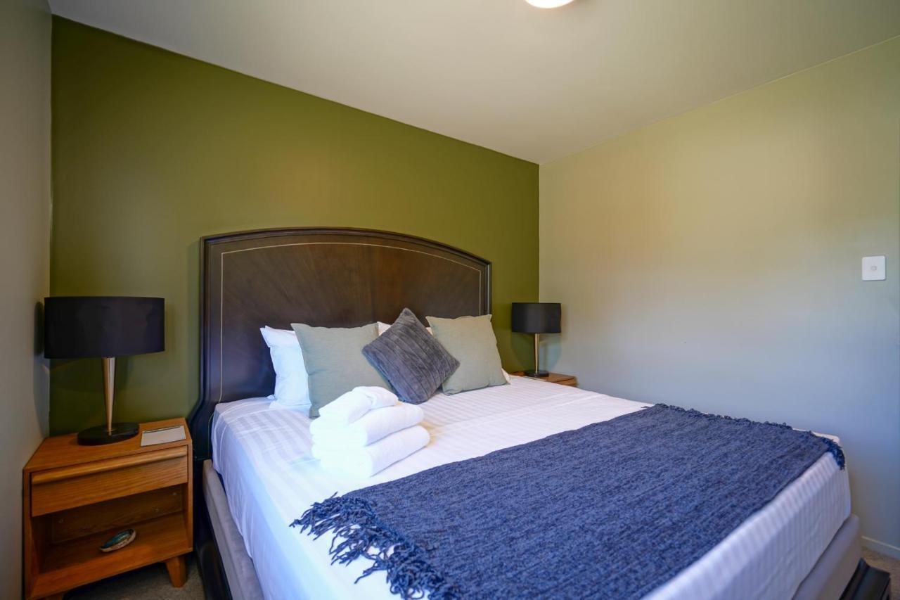 Parehua Resort Martinborough Exteriér fotografie A bedroom