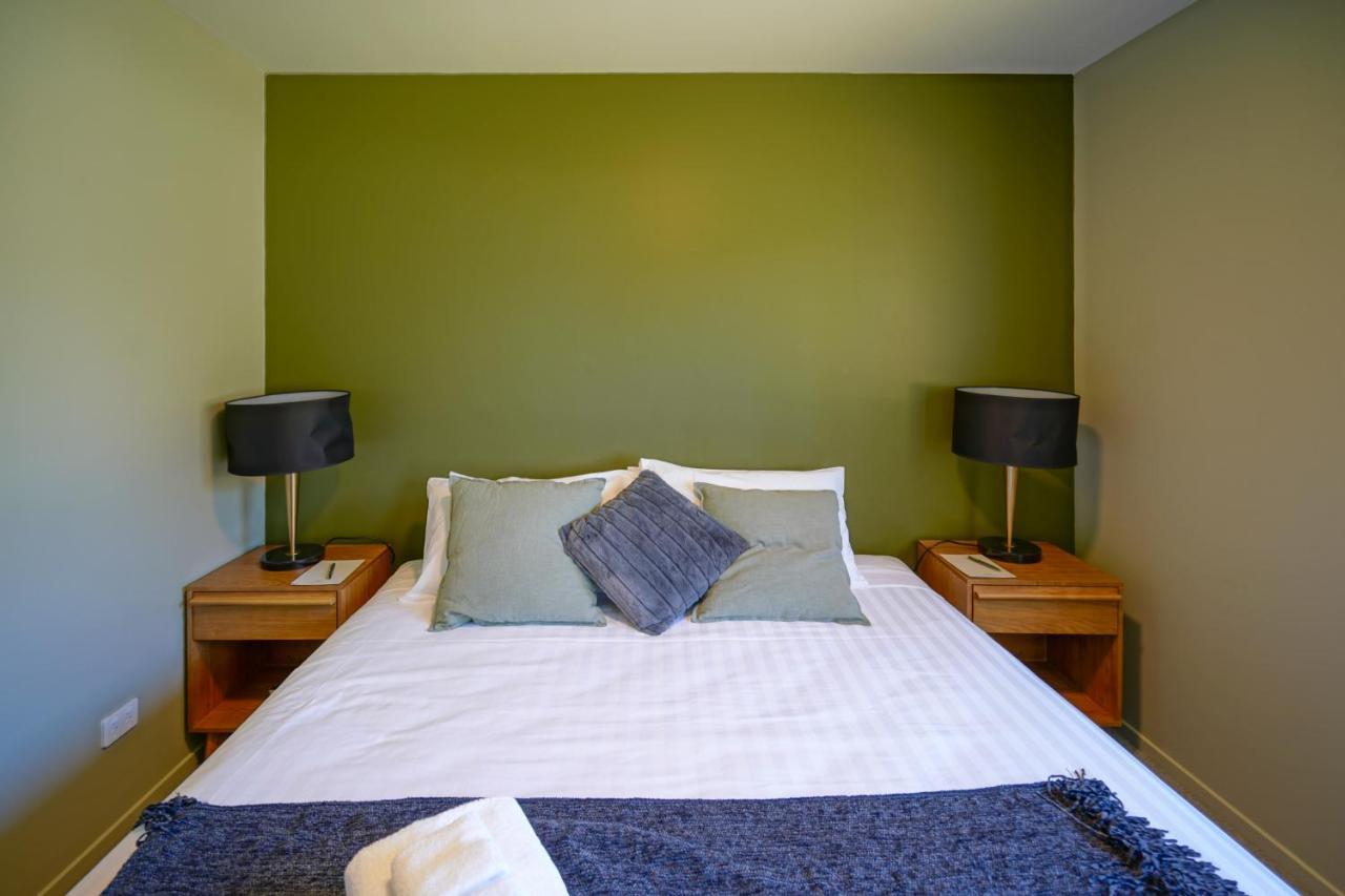Parehua Resort Martinborough Exteriér fotografie A bedroom at the hotel