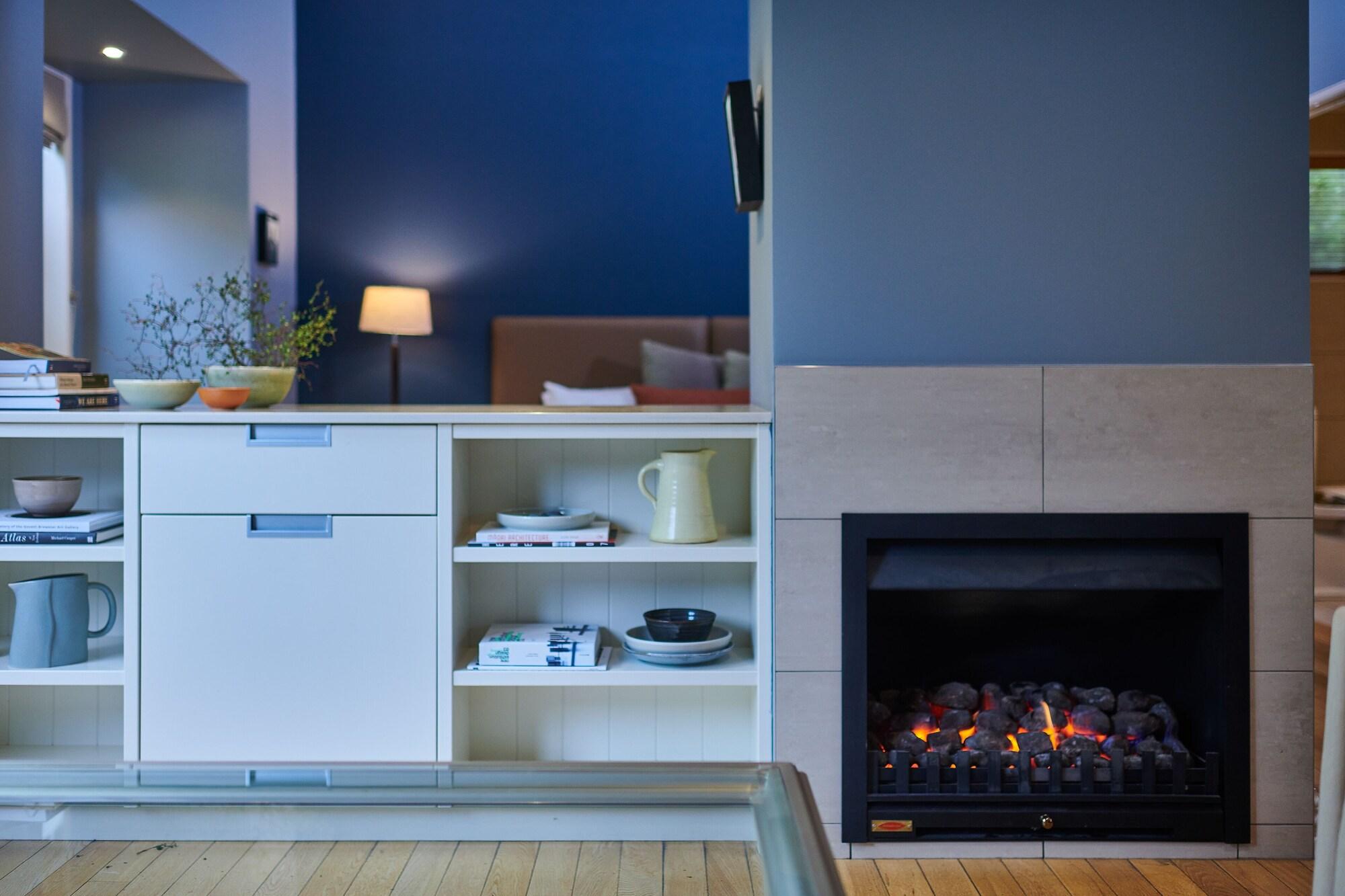 Parehua Resort Martinborough Exteriér fotografie A gas fireplace